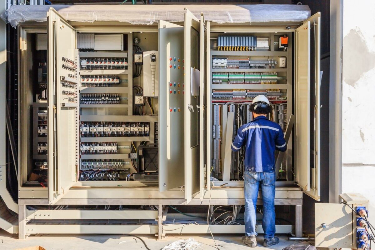 Les Automates Programmables Industriels Compacts: Au cœur de l’automatisation industrielle