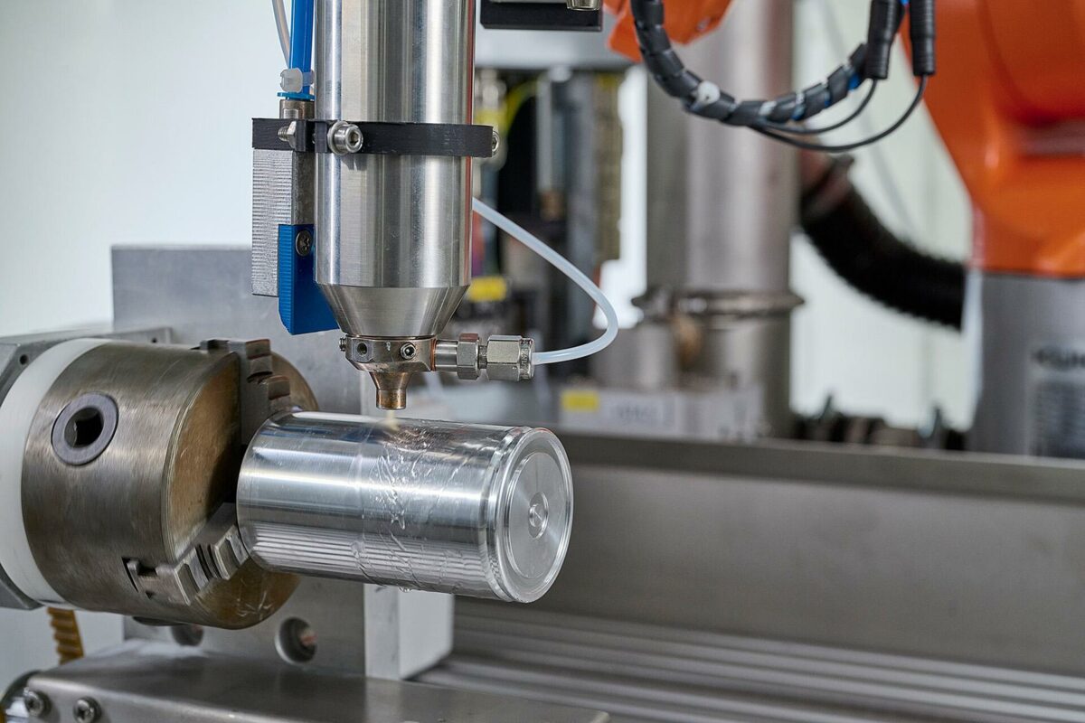 Nettoyage de surfaces ultra-propres: Plasma à pression + eau ionisée : une nouvelle technique plasma-eau